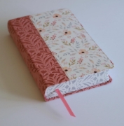 Imagen de Biblia RVR1960 Letra gigante, símil piel rosada con flores (Edición cantos pintados)