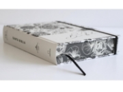 Imagen de Biblia de Apuntes RVR60 Tapa dura, Blanco y negro con flores, cantos pintados