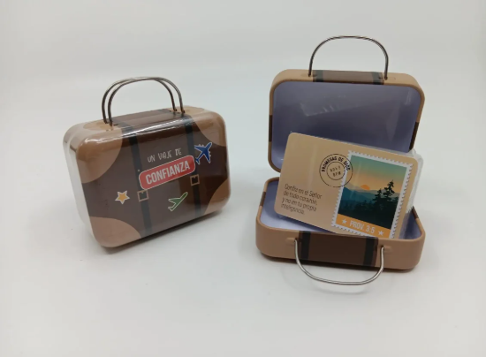 Imagen de Un viaje de confianza - Caja de promesas metálica maleta