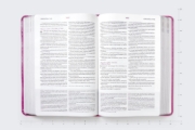 Imagen de RVR60, Biblia de estudio para la mujer, Leathersoft, Orquídea, Interior a color, Comfort Print: Verdad, esperanza y transformación para el corazón