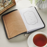 Imagen de Be Strong Black and Tan Faux Leather Classic Journal with Zipper Closure - Ephesians 6:10